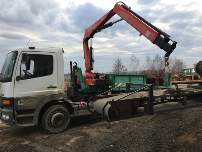 Auto s hydraulickou rukou 