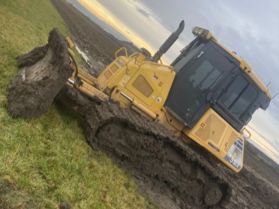 Buldozer s 2D nivelací